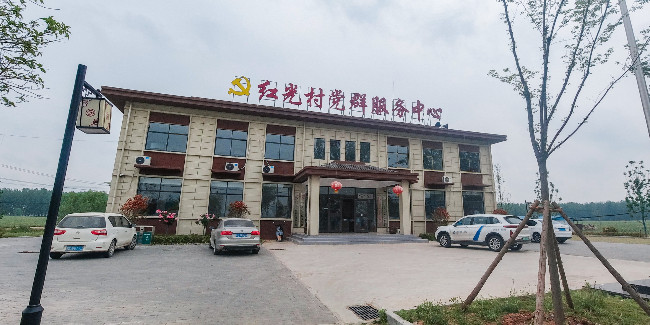 精神堡壘廠家：城市道路路燈燈桿燈箱廣告牌樣式造型多樣，